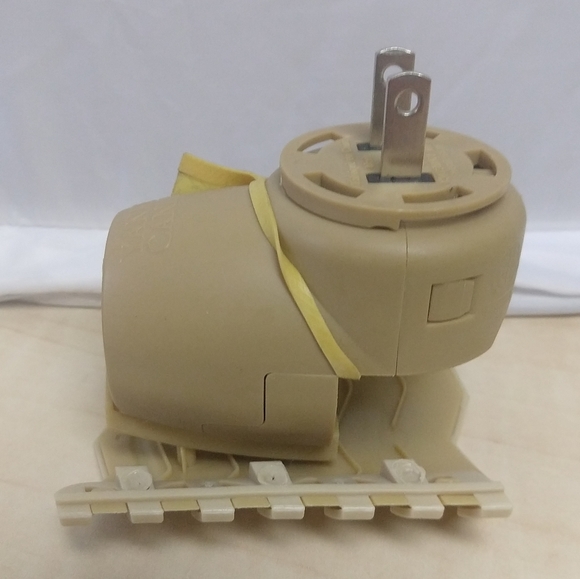 Yankee Candle 2 Tonal Chevron Scent Plug Base - Picture 6 of 8